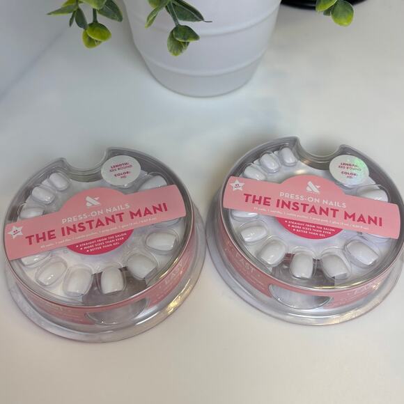 Olive & June The Instant Mani Press On Nails HD White XXS Short Round - Picture 1 of 3